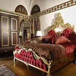 Kanuni Kervansaray Historical Otel Çeşme