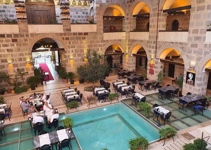 Kanuni Kervansaray Historical Hotell Çeşme