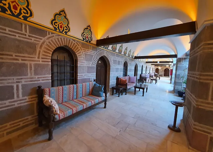 Kanuni Kervansaray Historical Hotell Çeşme